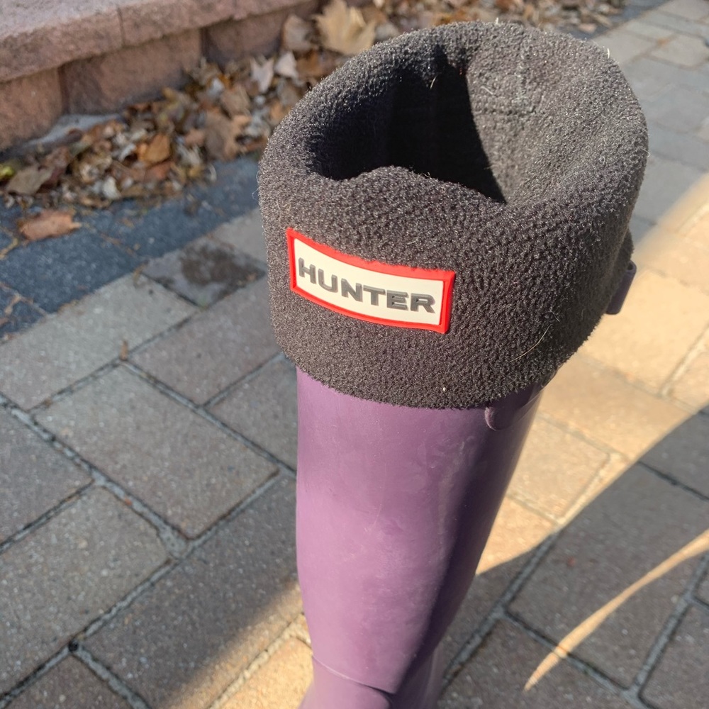HUNTER Rain Boots: Purple & black. Fleece inserts!